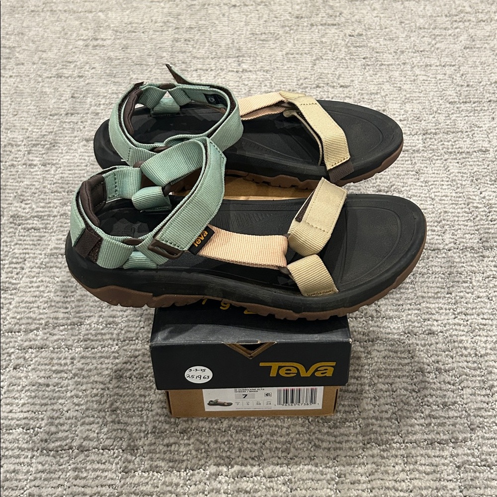 Women's Teva Hurricane XLT2 Water Sandals 7 - Picture 3 of 7